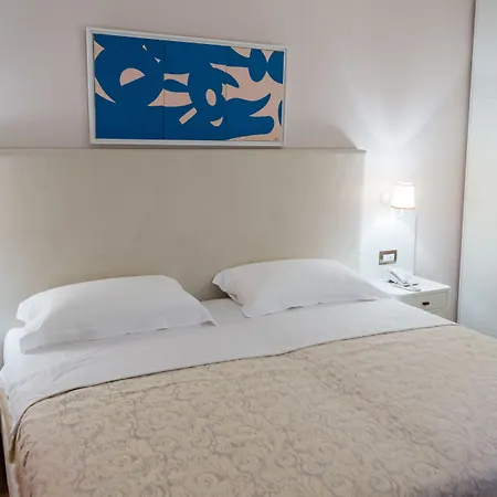 ホテル Sar'otel Boutique ティラナ